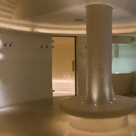 & Belle Hotel